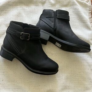Clarks Black Leather Ankle Boots 7.5W